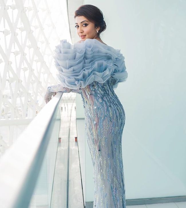 Staggering Poses Of Pranitha Subhash